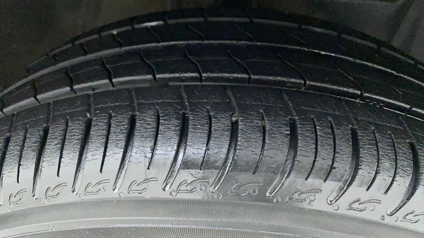 2011 Toyota Etios G, Petrol, Manual, 75,091 km, Right Front Tyre Tread