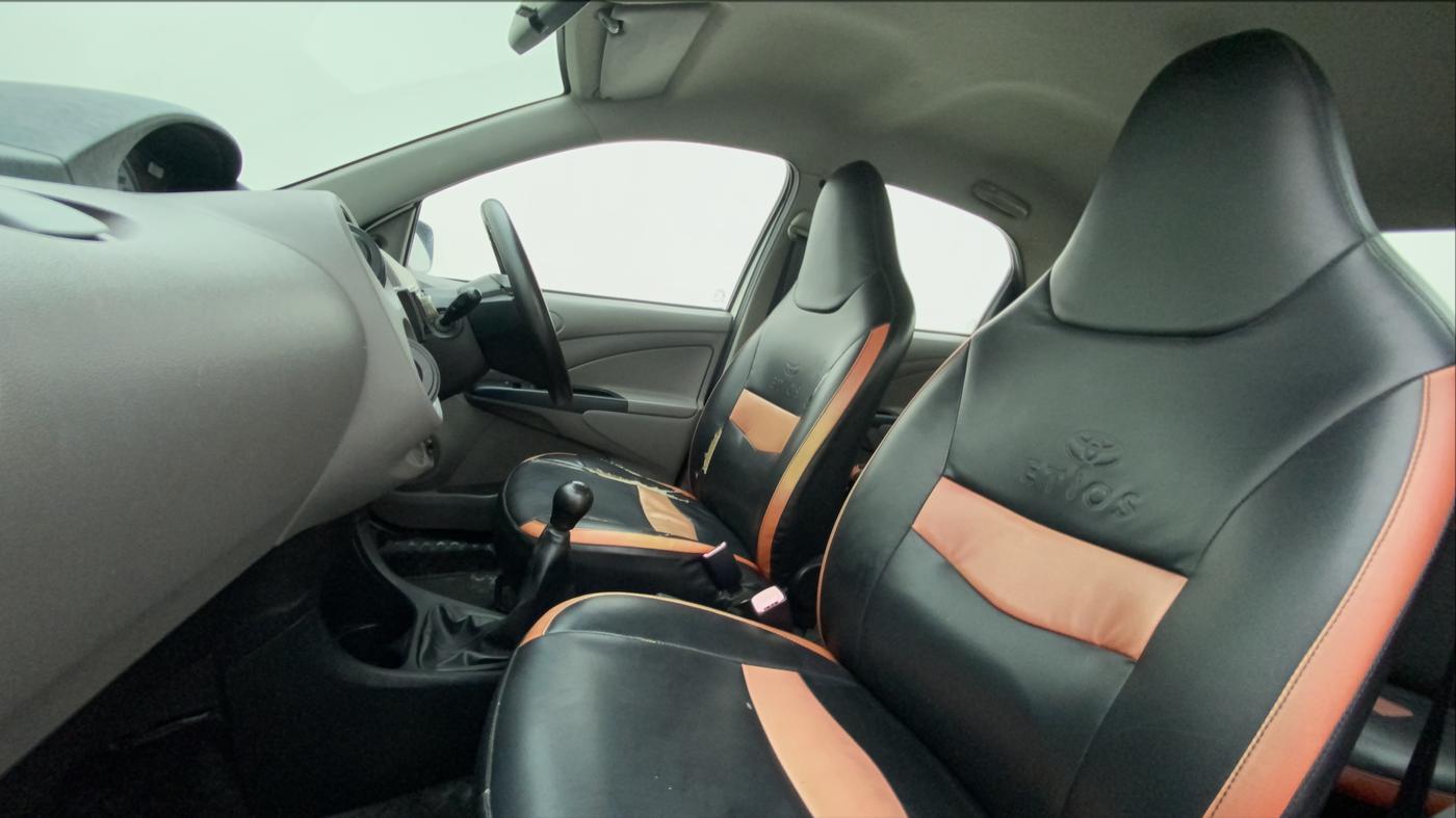 2011 Toyota Etios G, Petrol, Manual, 75,091 km, Right Side Front Door Cabin