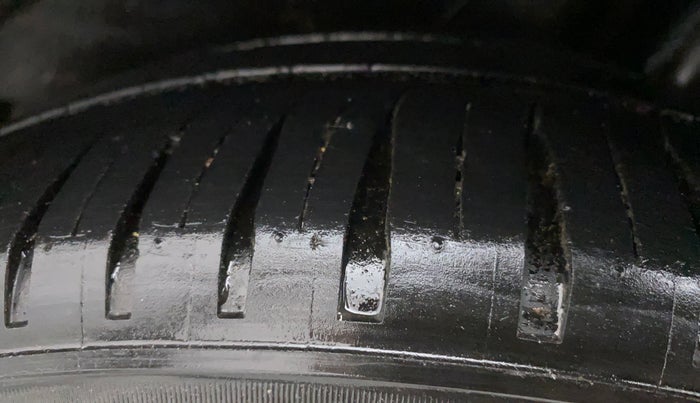 2020 Hyundai AURA SX 1.2 (O) CRDI, Diesel, Manual, 63,115 km, Left Rear Tyre Tread