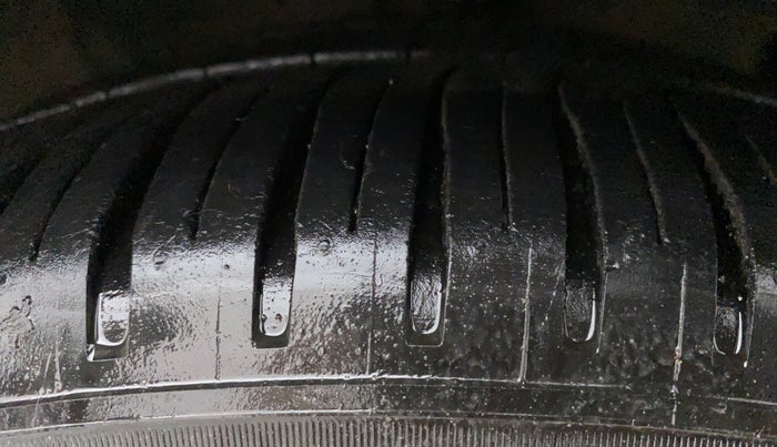 2020 Hyundai AURA SX 1.2 (O) CRDI, Diesel, Manual, 63,115 km, Right Front Tyre Tread