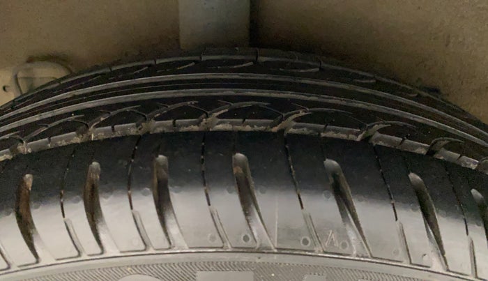 2014 Hyundai Xcent S 1.2, Petrol, Manual, 46,721 km, Right Rear Tyre Tread