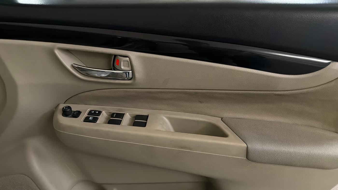 2014 Maruti Ciaz ZXI, Petrol, Manual, 48,904 km, Driver Side Door Panels Control