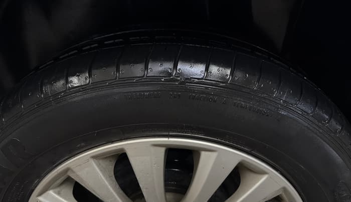 2014 Maruti Ciaz ZXI, Petrol, Manual, 48,904 km, Left Rear Tyre Tread