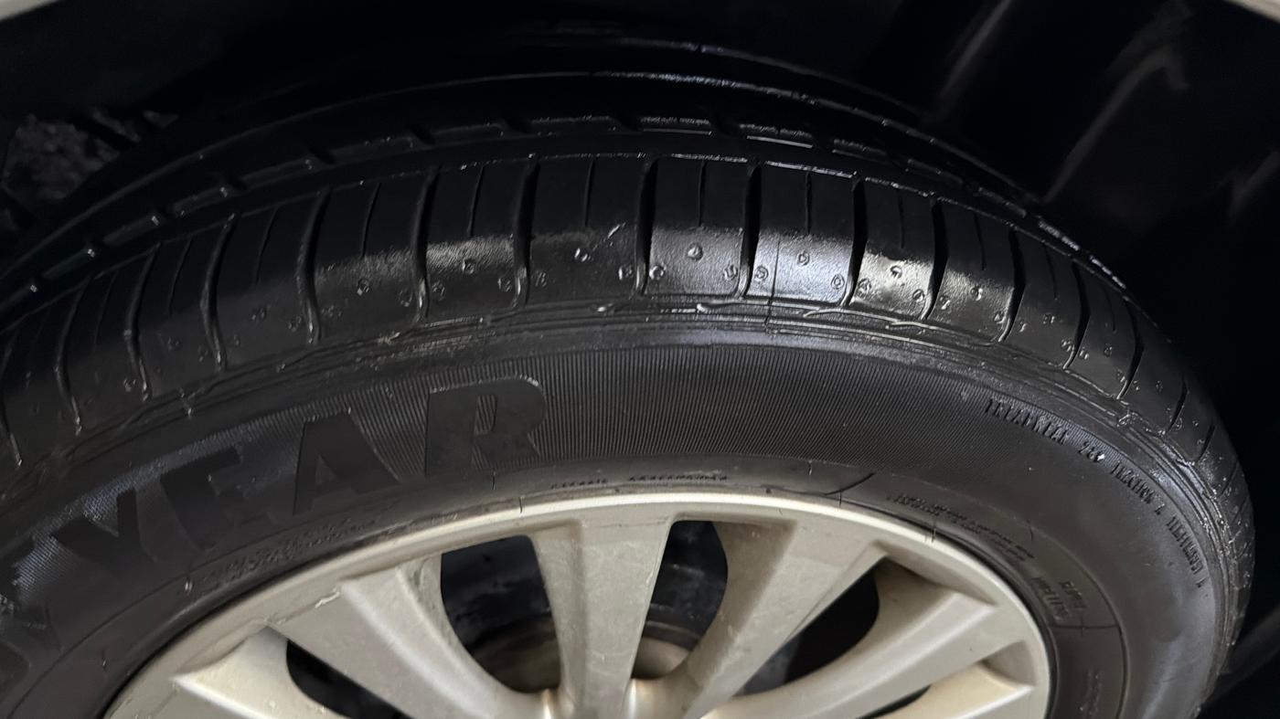2014 Maruti Ciaz ZXI, Petrol, Manual, 48,904 km, Left Front Tyre Tread