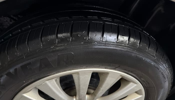 2014 Maruti Ciaz ZXI, Petrol, Manual, 48,904 km, Left Front Tyre Tread