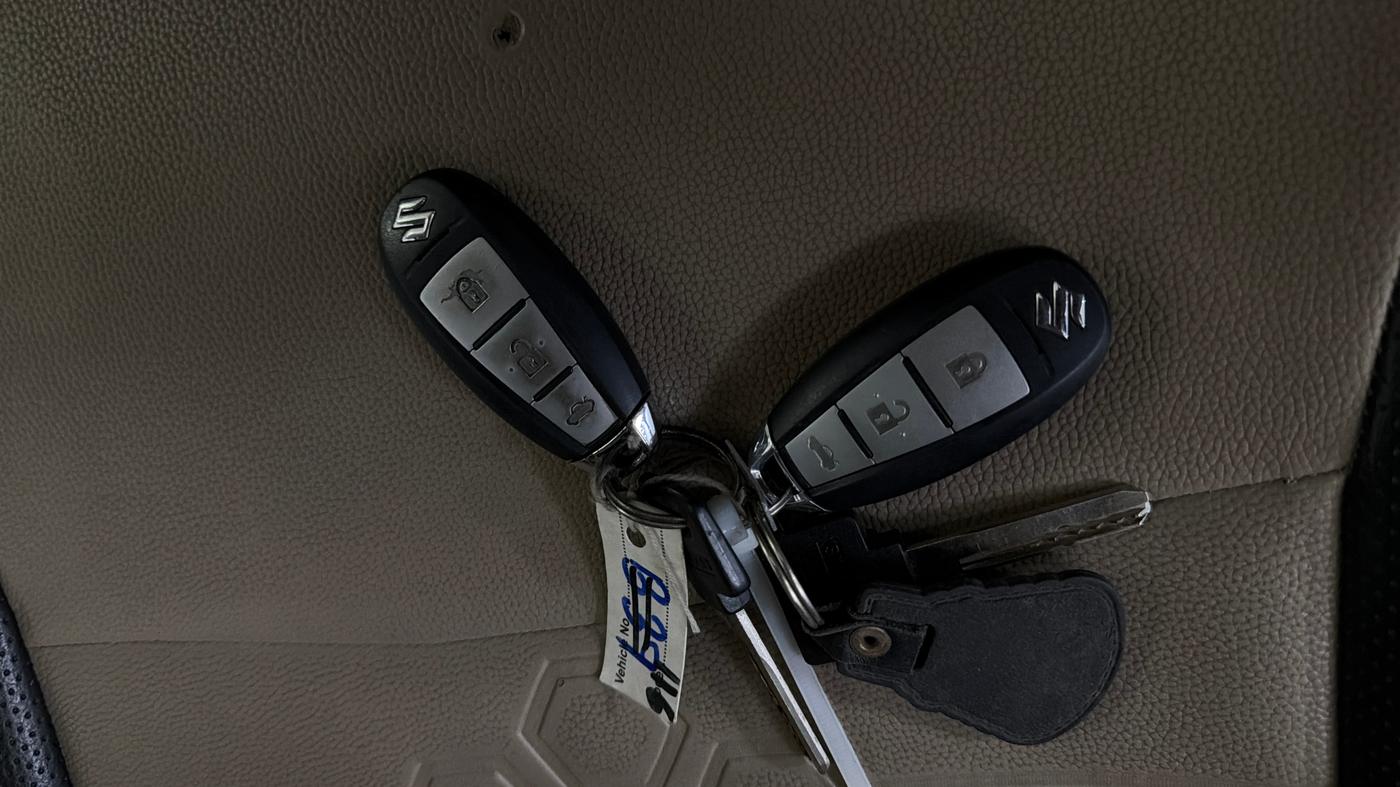 2014 Maruti Ciaz ZXI, Petrol, Manual, 48,904 km, Key Close Up