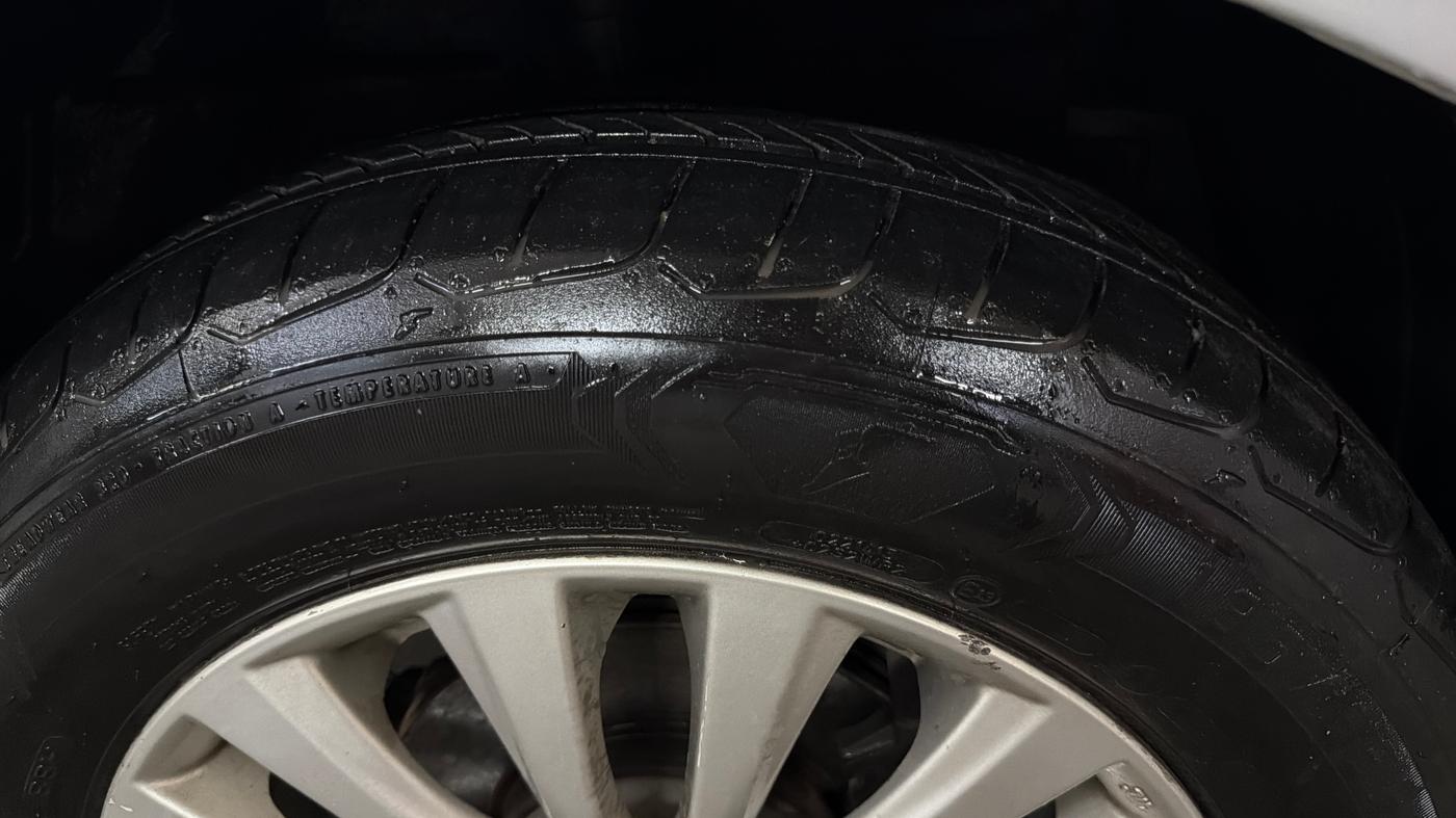 2014 Maruti Ciaz ZXI, Petrol, Manual, 48,904 km, Right Front Tyre Tread
