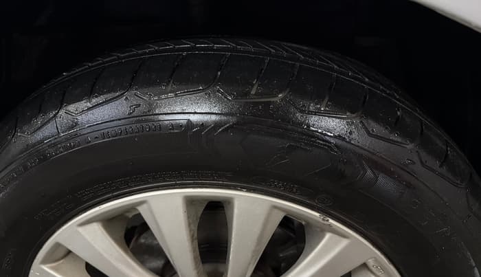 2014 Maruti Ciaz ZXI, Petrol, Manual, 48,904 km, Right Front Tyre Tread