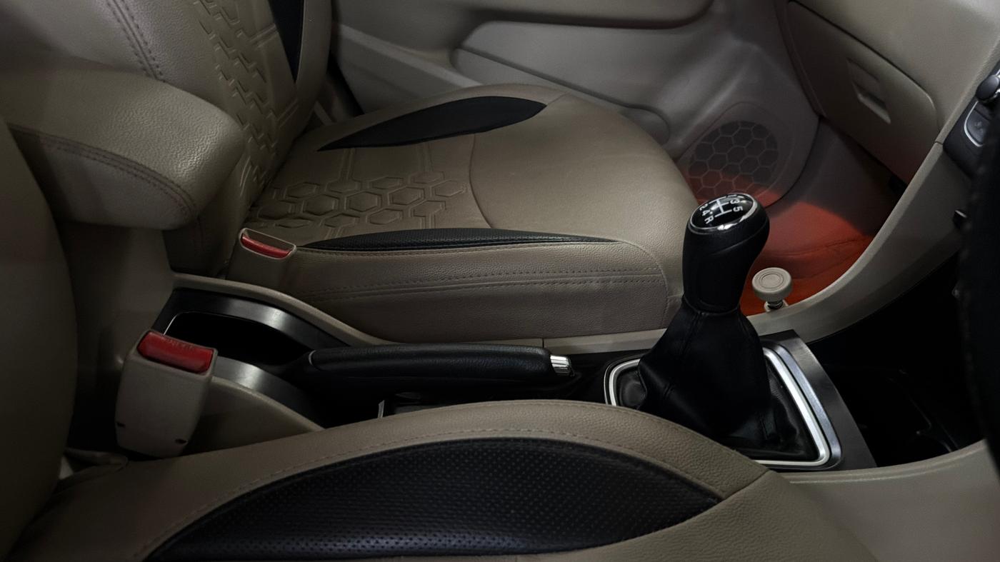 2014 Maruti Ciaz ZXI, Petrol, Manual, 48,904 km, Gear Lever