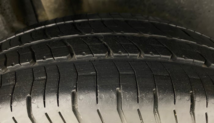 2018 Maruti Dzire VXI, Petrol, Manual, 24,001 km, Right Rear Tyre Tread