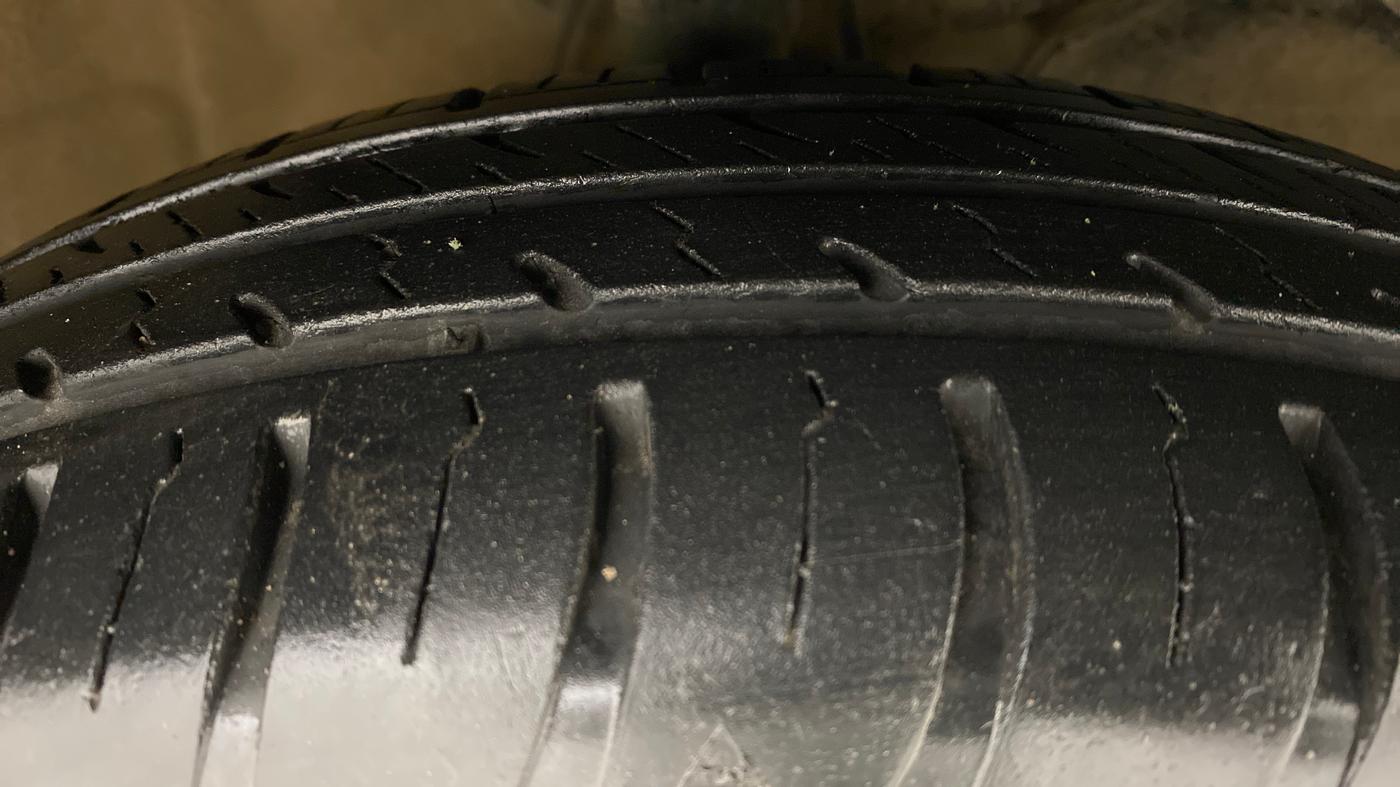 2018 Maruti Dzire VXI, Petrol, Manual, 24,001 km, Right Front Tyre Tread