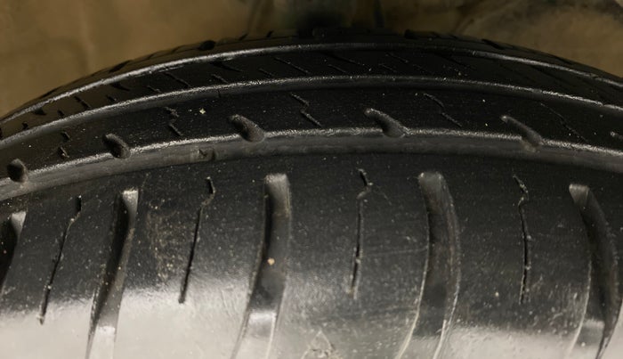 2018 Maruti Dzire VXI, Petrol, Manual, 24,001 km, Right Front Tyre Tread