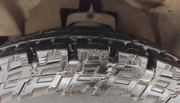 2019 Mahindra TUV300 T10, Diesel, Manual, 61,847 km, Left Front Tyre Tread