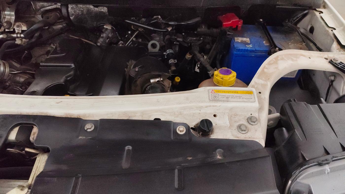 2019 Mahindra TUV300 T10, Diesel, Manual, 61,847 km, Engine View - Left