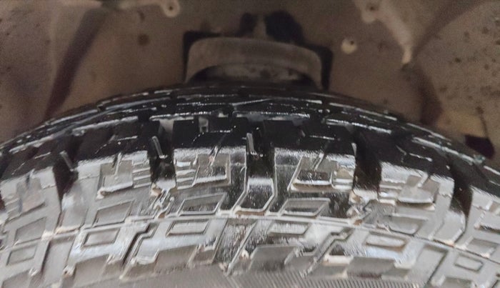 2019 Mahindra TUV300 T10, Diesel, Manual, 61,847 km, Right Front Tyre Tread