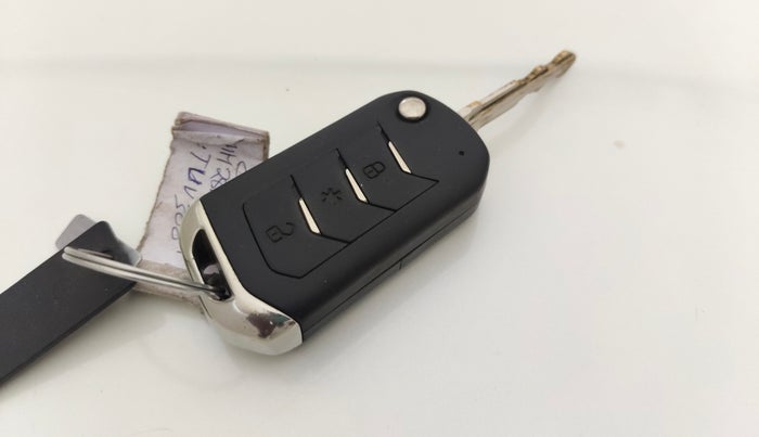 2019 Mahindra TUV300 T10, Diesel, Manual, 61,847 km, Key Close Up