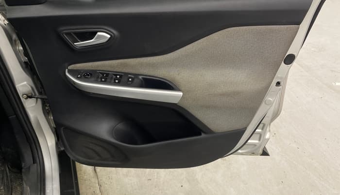 2021 Nissan MAGNITE XV MT, Petrol, Manual, 1,21,424 km, Driver Side Door Panels Control