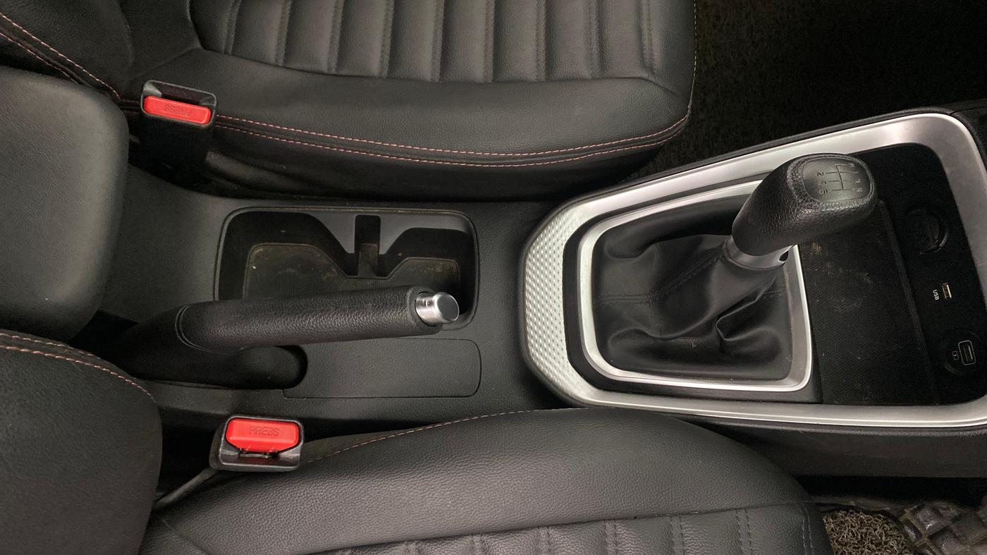 2022 KIA SONET HTK PLUS 1.0 IMT, Petrol, Manual, 25,603 km, Gear Lever