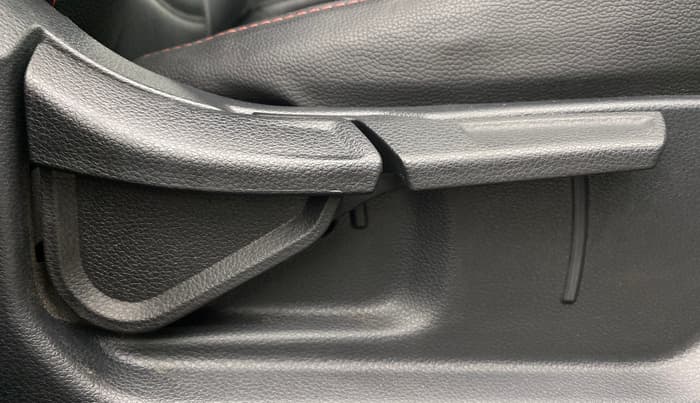 2022 KIA SONET HTK PLUS 1.0 IMT, Petrol, Manual, 25,603 km, Driver Side Adjustment Panel
