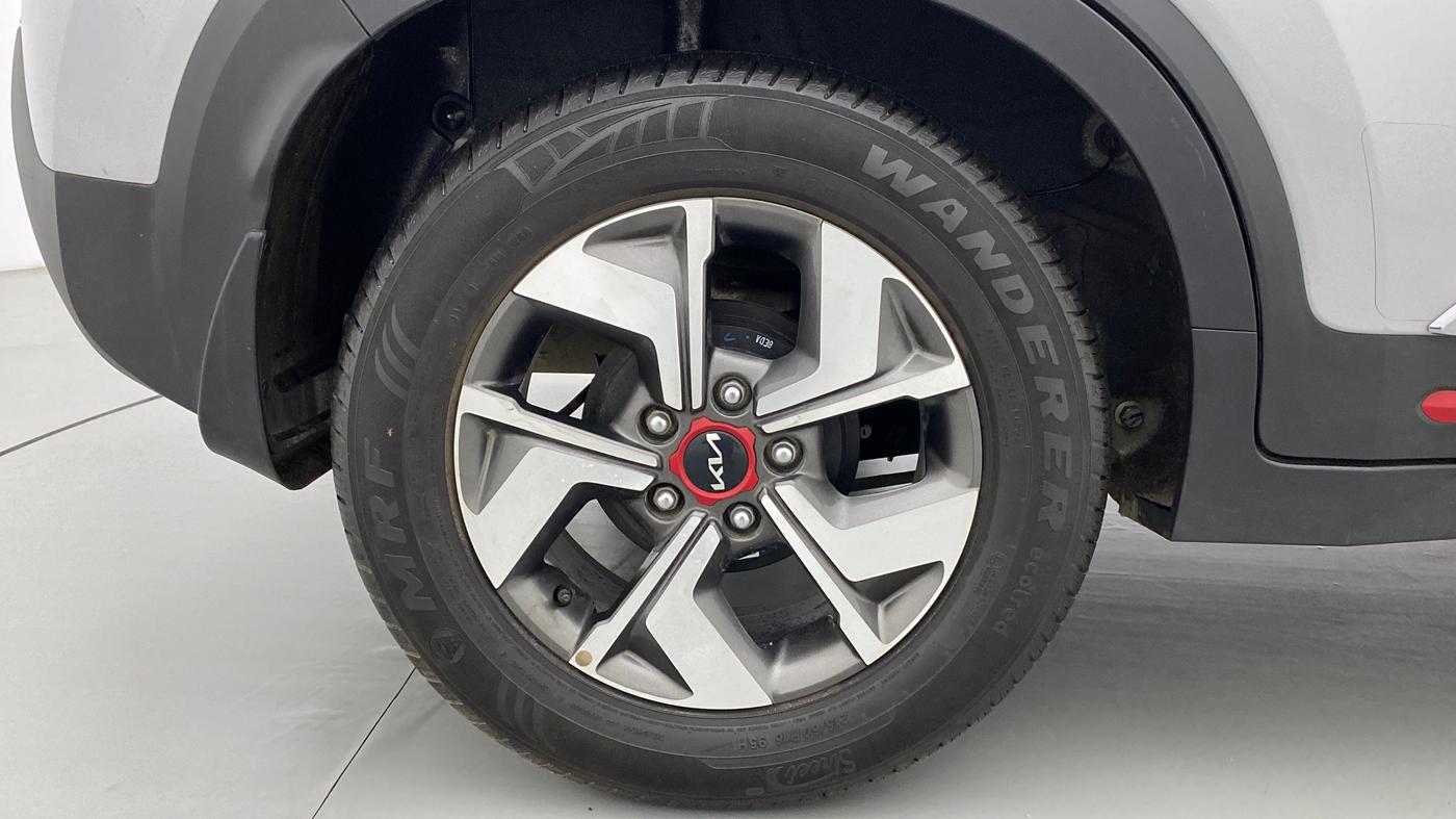 2022 KIA SONET GTX PLUS 1.5 AT, Diesel, Automatic, 5,758 km, Right Rear Wheel