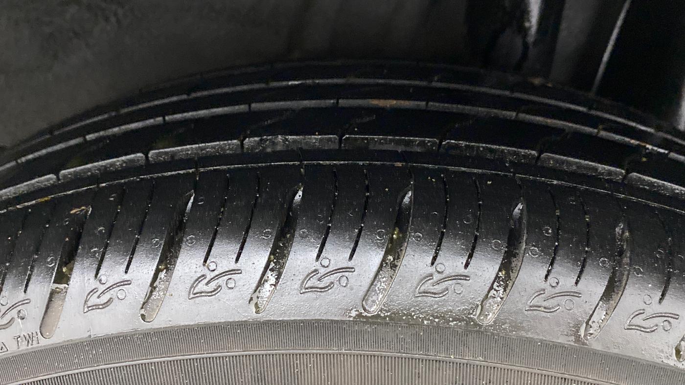 2022 KIA SONET GTX PLUS 1.5 AT, Diesel, Automatic, 5,758 km, Left Rear Tyre Tread