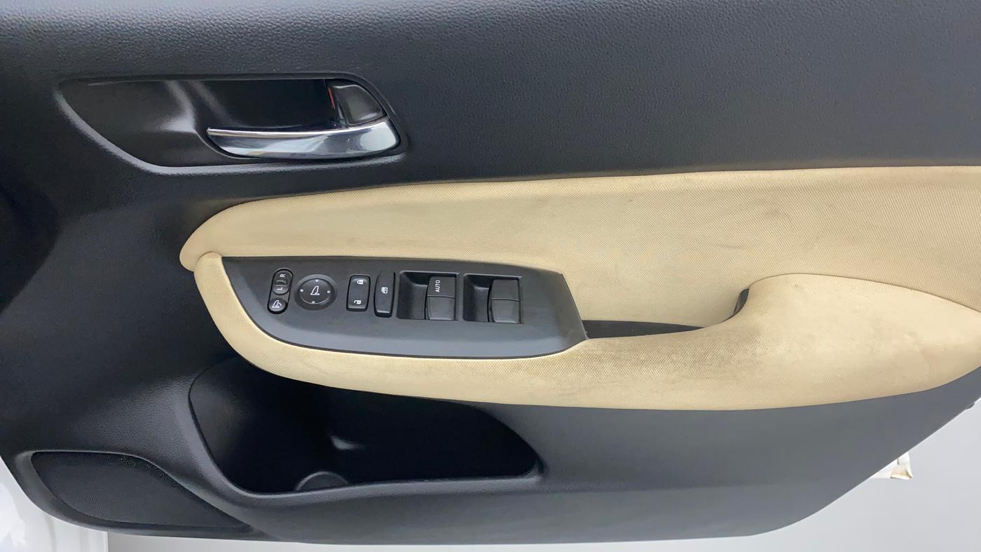 2022 Honda City 1.5L I-VTEC V MT 5TH GEN, Petrol, Manual, 20,344 km, Driver Side Door Panels Control
