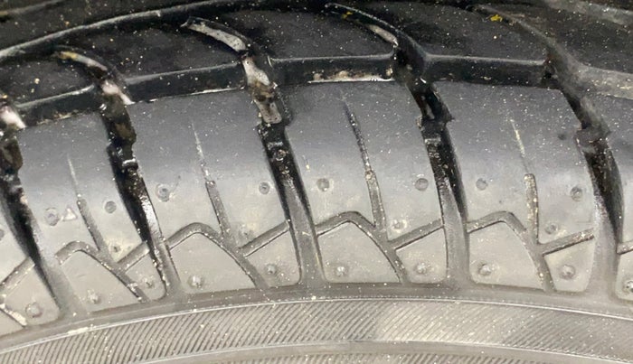 2018 Maruti Alto 800 LXI, Petrol, Manual, 27,472 km, Left Front Tyre Tread