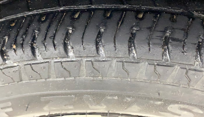 2018 Maruti Alto 800 LXI, Petrol, Manual, 27,472 km, Right Front Tyre Tread