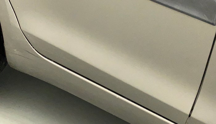 2015 Maruti Swift Dzire VXI, Petrol, Manual, 73,453 km, Right running board - Slightly dented