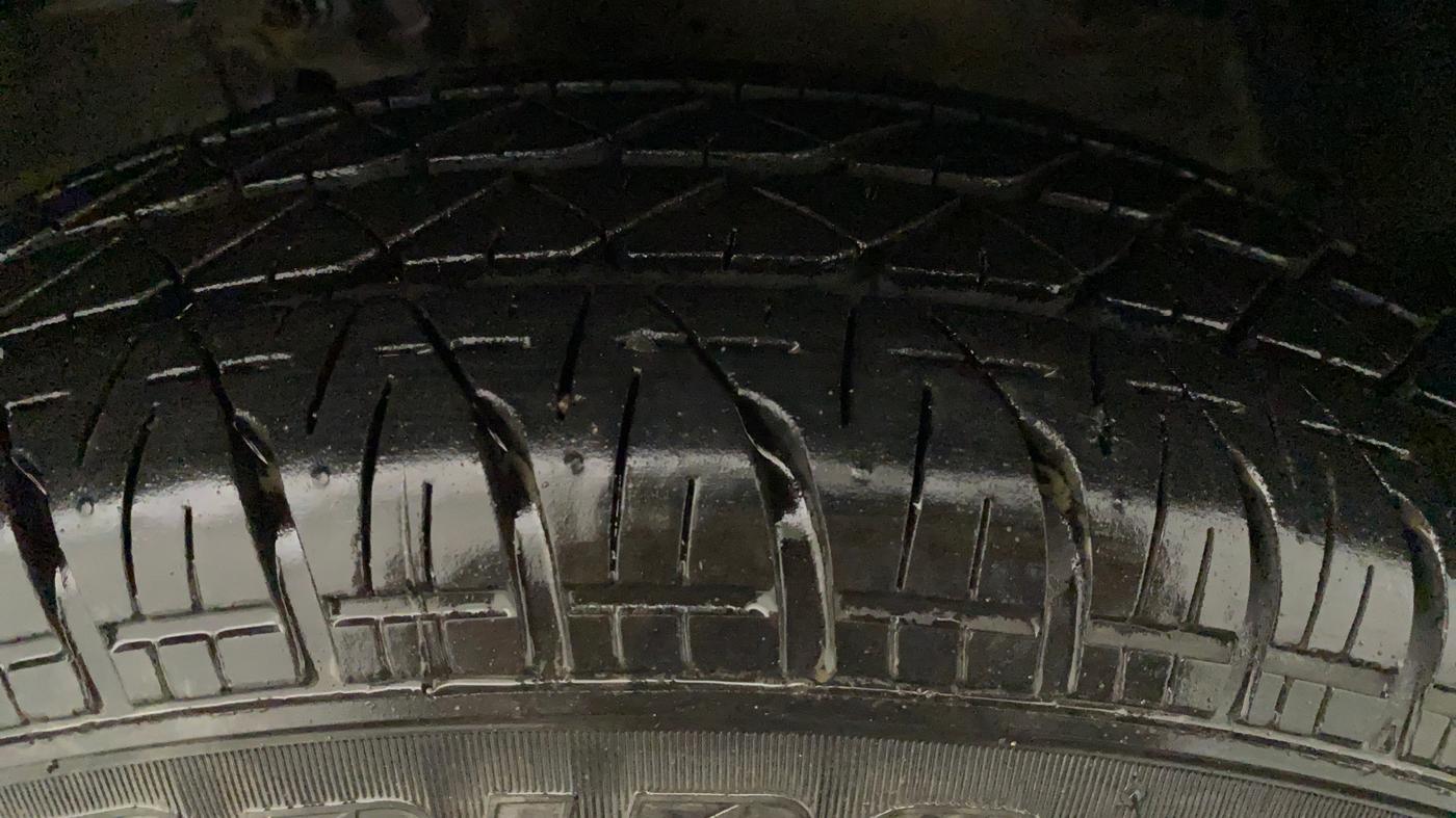 2015 Maruti Swift Dzire VXI, Petrol, Manual, 73,453 km, Left Front Tyre Tread
