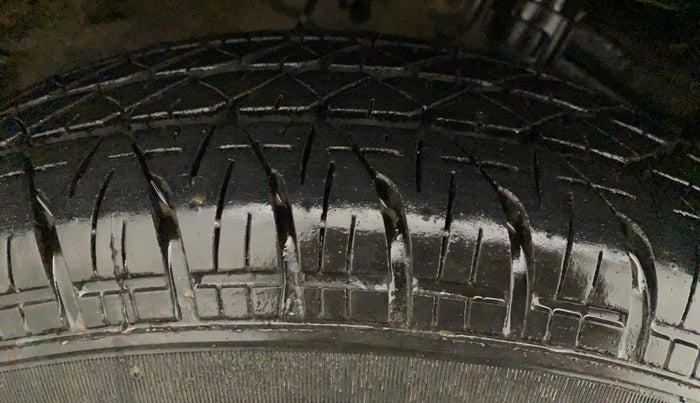 2015 Maruti Swift Dzire VXI, Petrol, Manual, 73,453 km, Right Rear Tyre Tread
