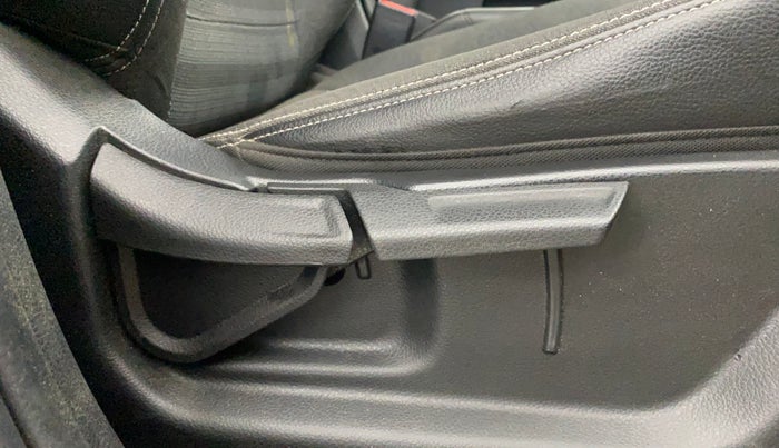 2021 KIA SONET HTK 1.2, Petrol, Manual, 45,927 km, Driver Side Adjustment Panel