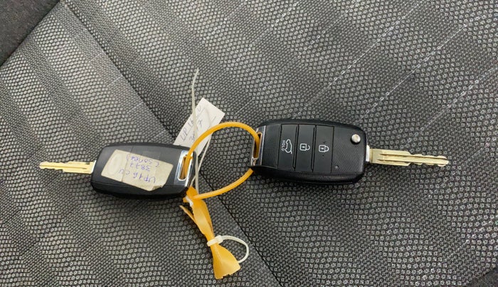 2021 KIA SONET HTK 1.2, Petrol, Manual, 45,927 km, Key Close Up