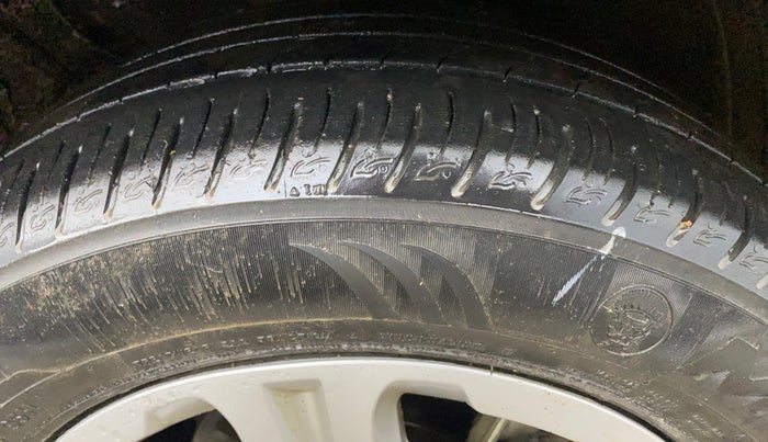 2021 KIA SONET HTK 1.2, Petrol, Manual, 45,927 km, Right Front Tyre Tread