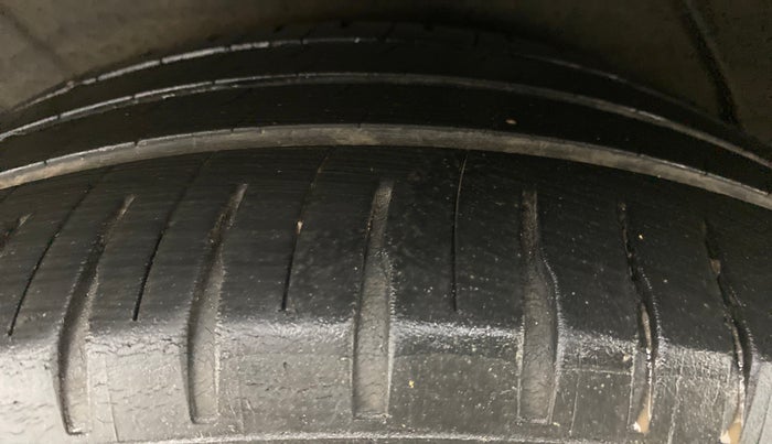 2017 Hyundai Verna FLUIDIC 1.6 SX VTVT, Petrol, Manual, 84,183 km, Right Rear Tyre Tread