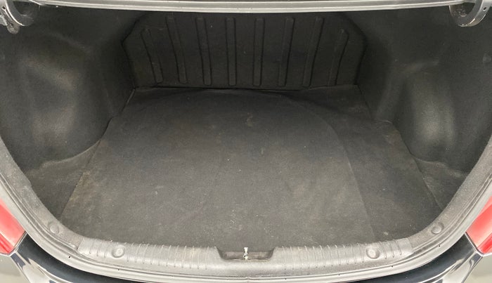 2017 Hyundai Verna FLUIDIC 1.6 SX VTVT, Petrol, Manual, 84,183 km, Boot Inside
