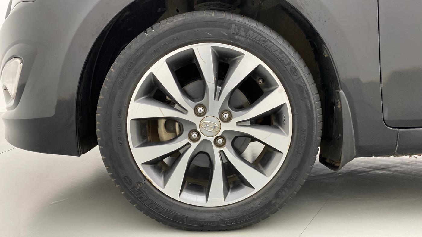 2017 Hyundai Verna FLUIDIC 1.6 SX VTVT, Petrol, Manual, 84,183 km, Left Front Wheel