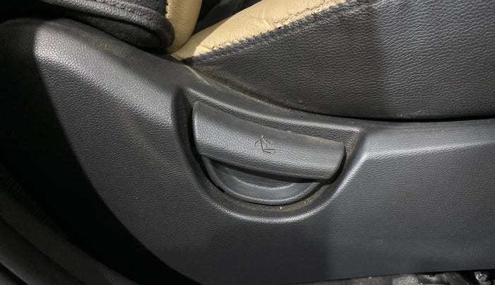 2019 Hyundai Grand i10 MAGNA 1.2 KAPPA VTVT, Petrol, Manual, 8,320 km, Driver Side Adjustment Panel