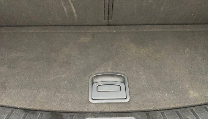 2014 Hyundai Santa Fe 4 WD AT, Diesel, Automatic, 88,620 km, Boot Inside