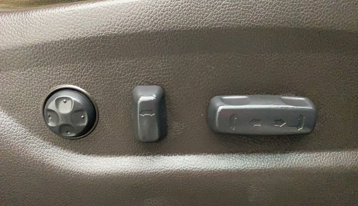 2014 Hyundai Santa Fe 4 WD AT, Diesel, Automatic, 88,620 km, Driver Side Adjustment Panel