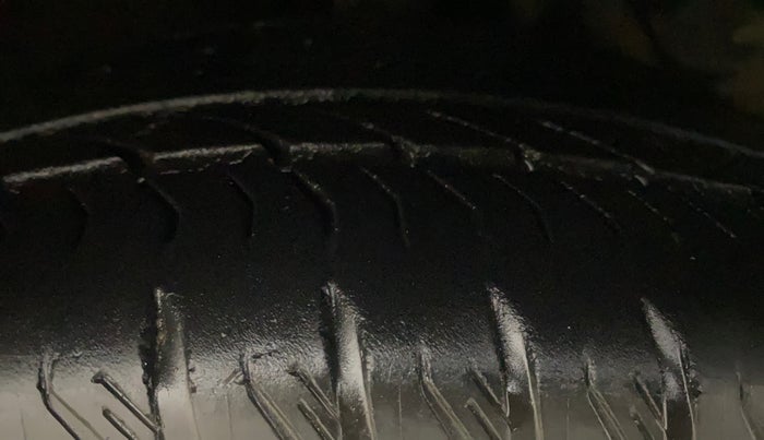 2014 Hyundai Santa Fe 4 WD AT, Diesel, Automatic, 88,620 km, Right Front Tyre Tread