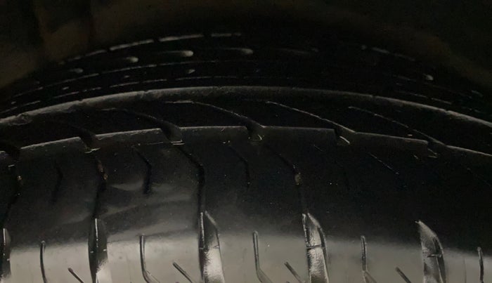 2014 Hyundai Santa Fe 4 WD AT, Diesel, Automatic, 88,620 km, Right Rear Tyre Tread