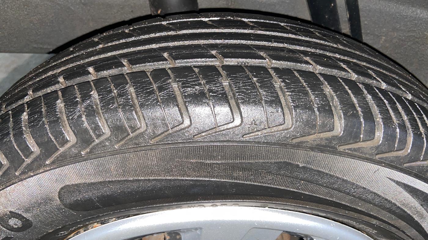 2018 Renault Kwid RXL, Petrol, Manual, 75,206 km, Right Rear Tyre Tread