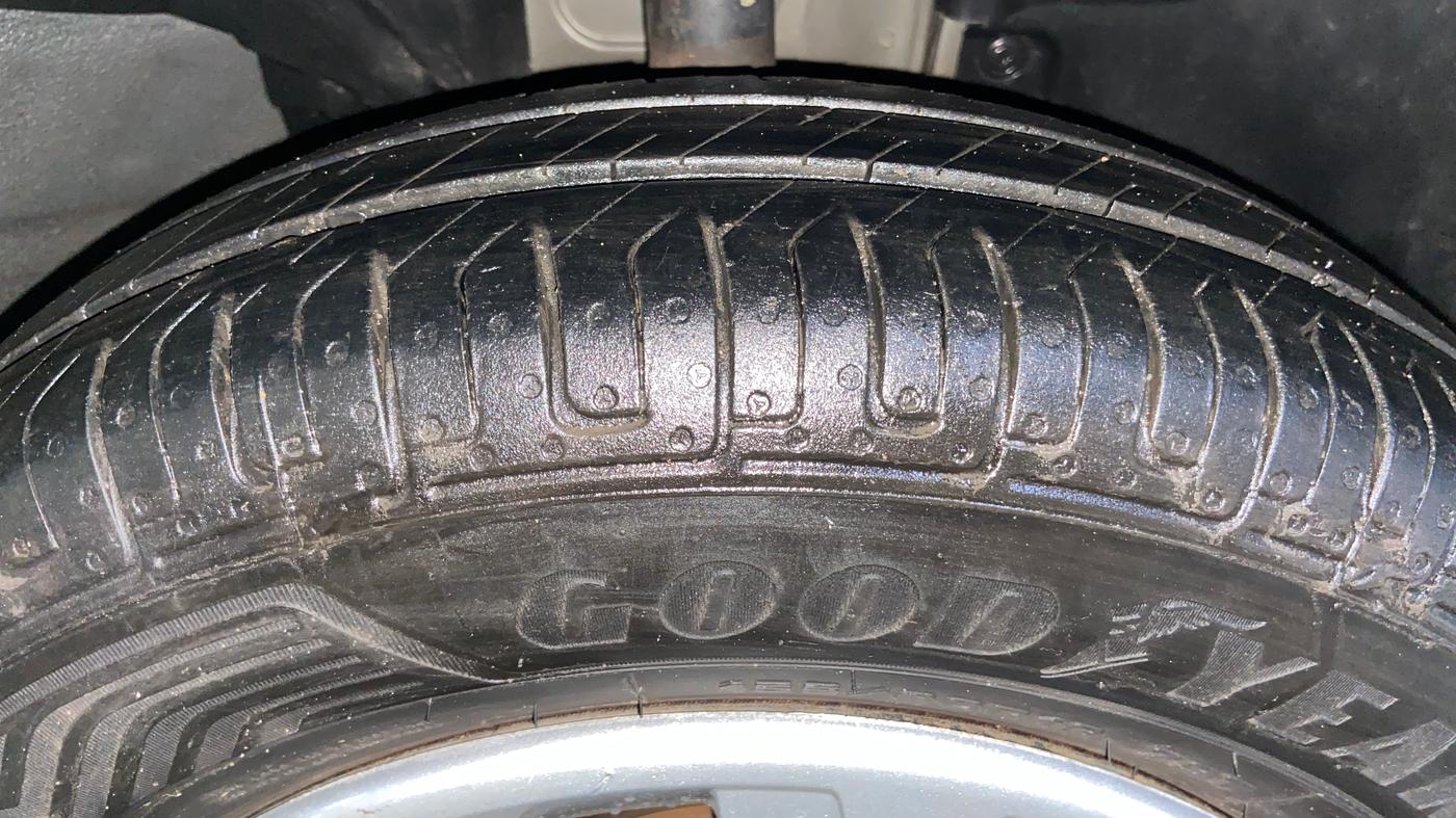 2018 Renault Kwid RXL, Petrol, Manual, 75,206 km, Right Front Tyre Tread