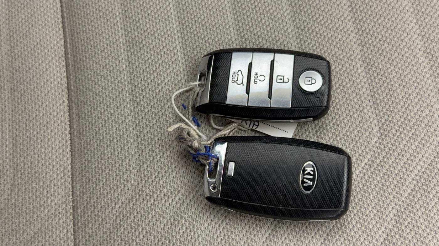 2020 KIA SONET HTX 1.0 IMT, Petrol, Manual, 63,666 km, Key Close Up