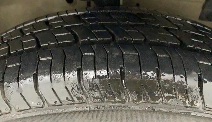 2012 Maruti Swift Dzire VXI, Petrol, Manual, 73,936 km, Right Front Tyre Tread