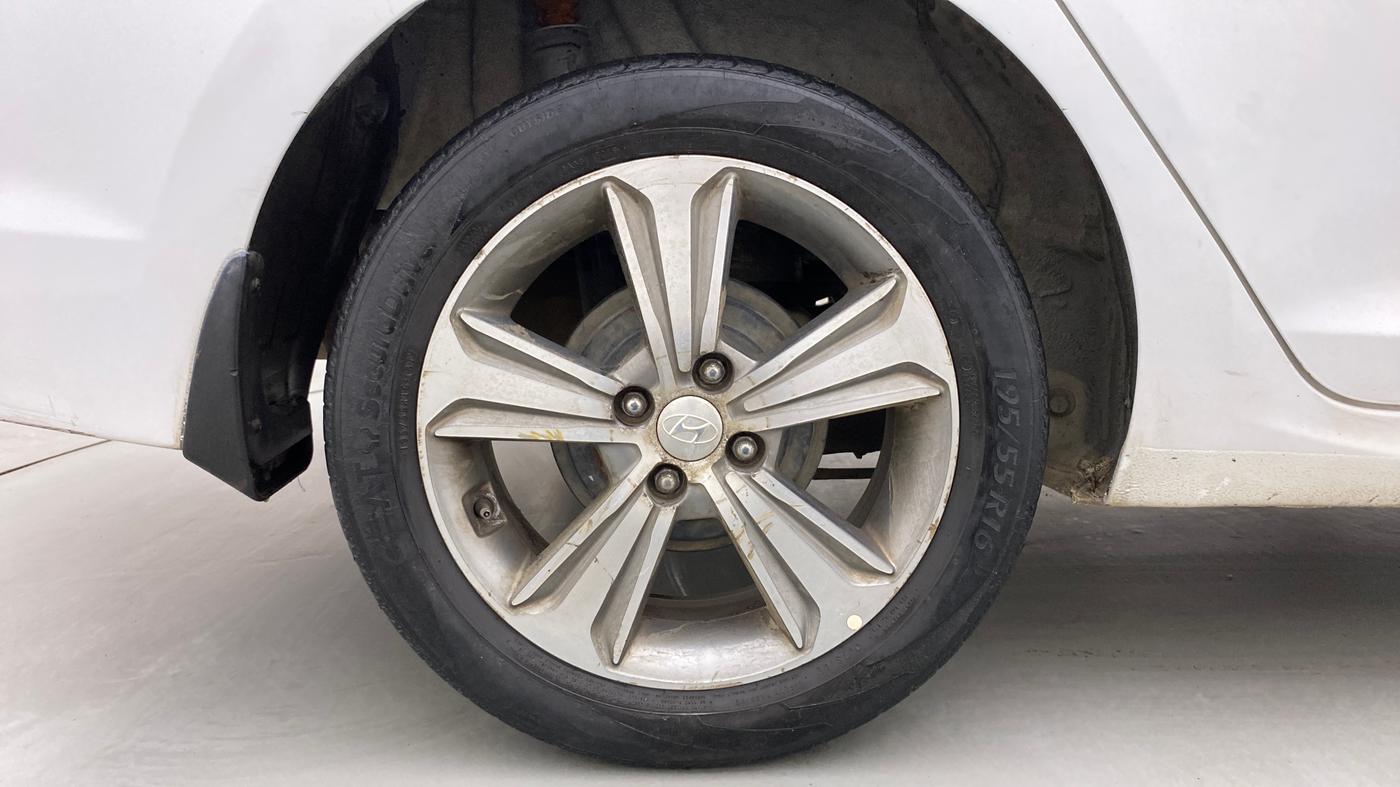 2018 Hyundai Verna 1.6 CRDI SX + AT, Diesel, Automatic, 75,269 km, Right Rear Wheel
