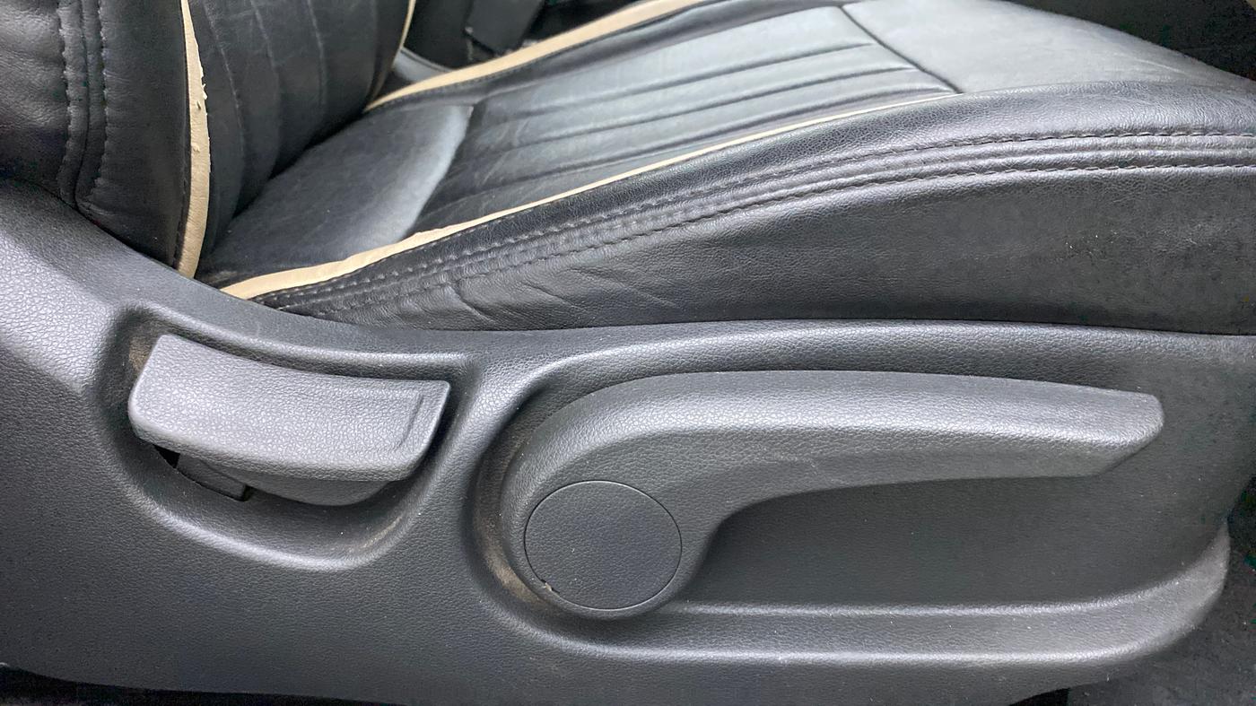 2018 Hyundai Verna 1.6 CRDI SX + AT, Diesel, Automatic, 75,269 km, Driver Side Adjustment Panel