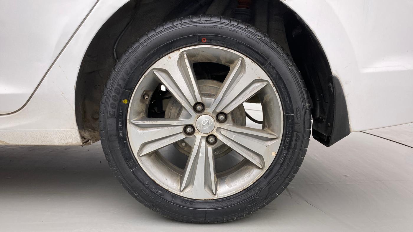 2018 Hyundai Verna 1.6 CRDI SX + AT, Diesel, Automatic, 75,269 km, Left Rear Wheel