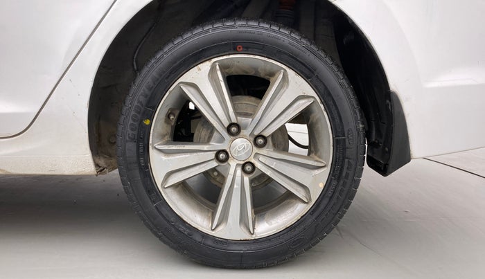 2018 Hyundai Verna 1.6 CRDI SX + AT, Diesel, Automatic, 75,269 km, Left Rear Wheel